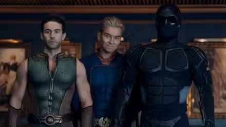 Homelander, Black Noir 2 y The Deep juntos en The Boys.