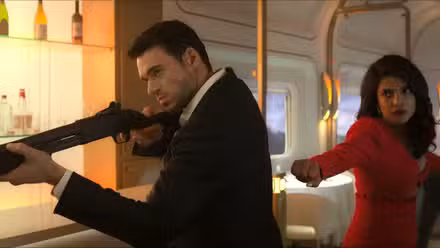Richard Madden y Priyanka Chopra Jonas en Citadel-1