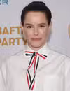 Foto de cabeza de Emily Hampshire