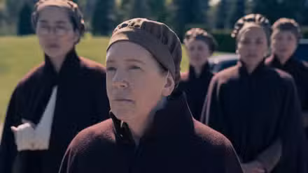 Ann Dowd de Los Testamentos como tía Lydia