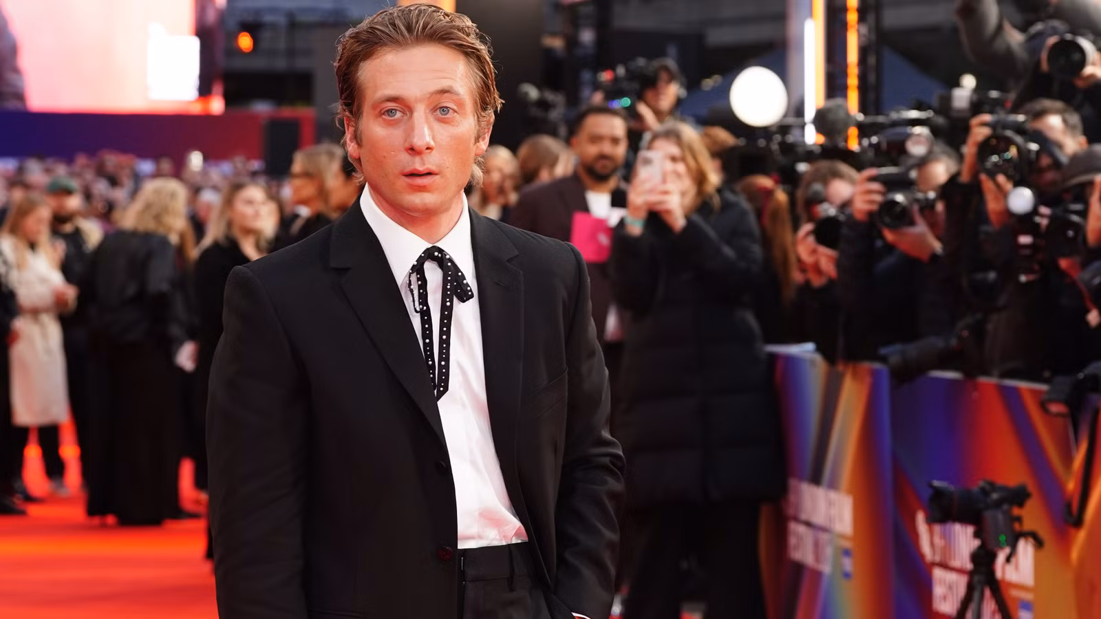 Antes de la última temporada de The Bear, el romance subestimado de Jeremy Allen White es tendencia en Netflix