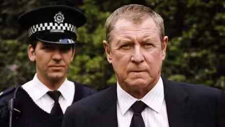 John Nettles como DCI Barnaby y Jason Hughes como DS Ben Jones en Midsomer Murders