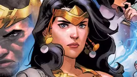 Wonder Woman de Dark Knights of Steel, con un telón de fondo de energía arremolinada.