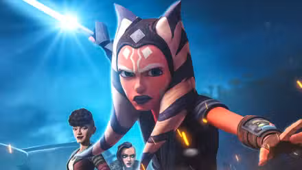 Ahsoka Tano empuñando su sable de luz en el póster de la temporada 7 de Star Wars: The Clone Wars