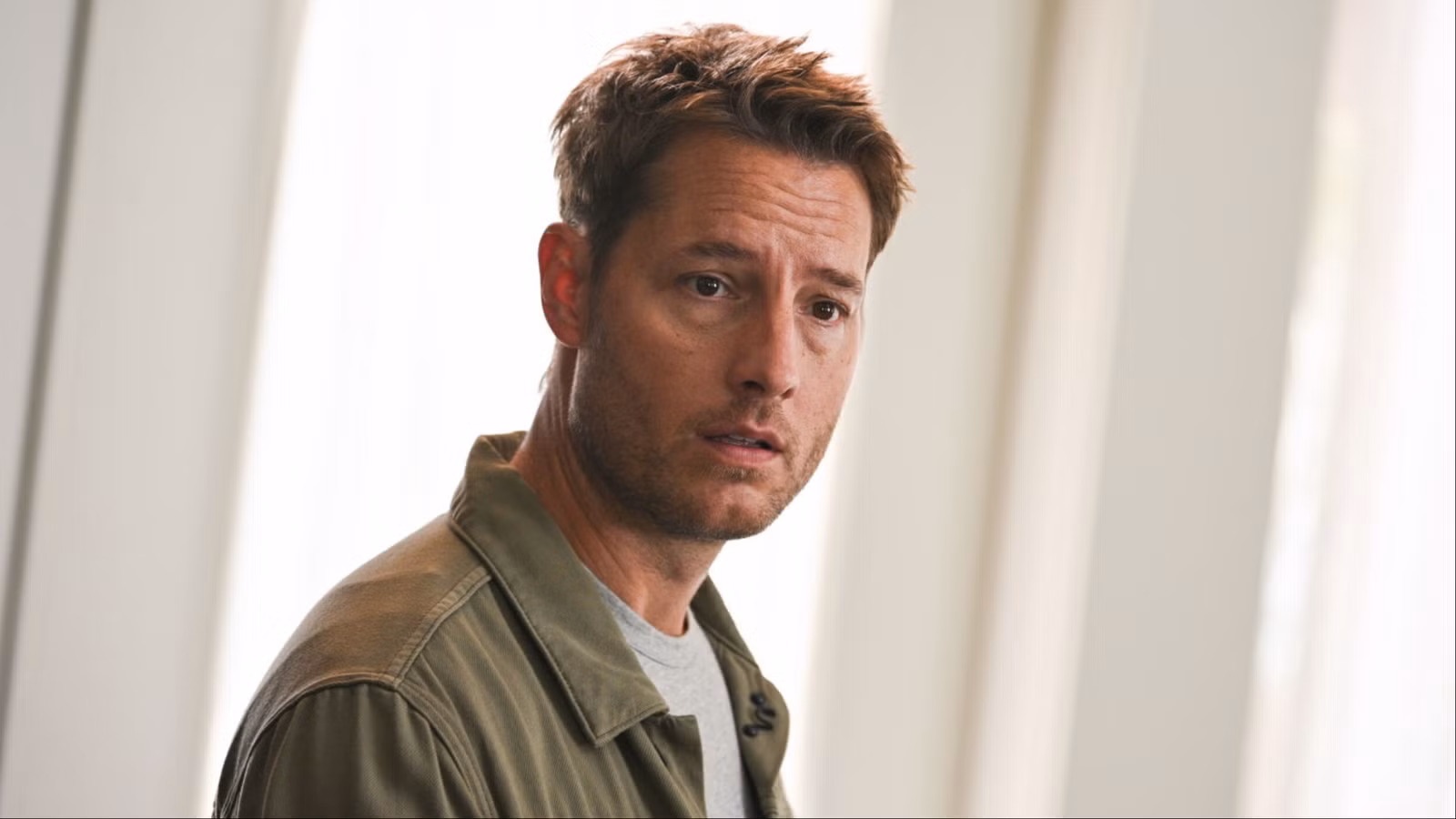 Justin Hartley desarrolla oficialmente un rastreador rival en ABC