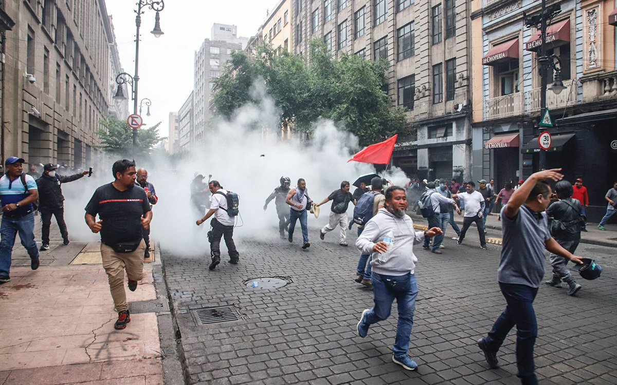 Aristegui en Vivo: Impiden a CNTE instalarse en el Zócalo; Taddei alerta sobre reforma de Sheinbaum; 'Andy' buscará diputación (26/05/2026)