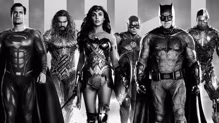 Póster de la Liga de la Justicia de Zack Snyder que muestra al equipo en blanco y negro