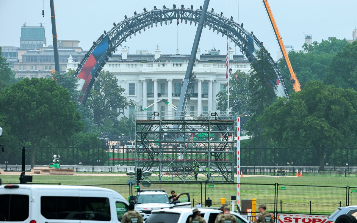 Construyen estadio en la Casa Blanca para velada de la UFC por el cumpleaños 80 de Trump