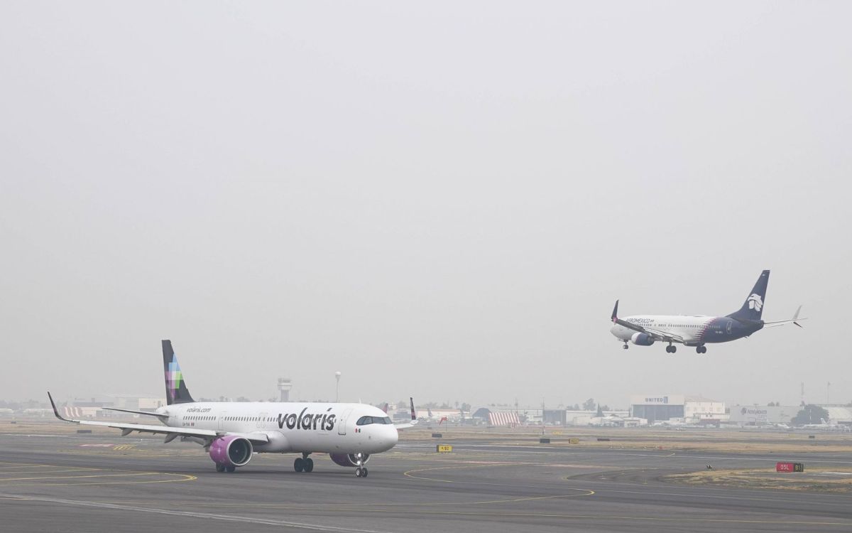 Controladores aéreos emplazan a huelga; denuncian reducción de sueldos y horas de trabajo extenuantes