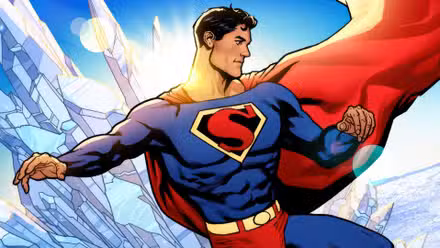 Superman vuela sobre la Fortaleza de la Soledad vistiendo su primer disfraz en el arte de Fortnite