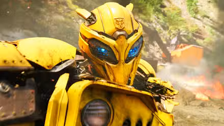 Bumblebee parece listo para la batalla en Bumblebee
