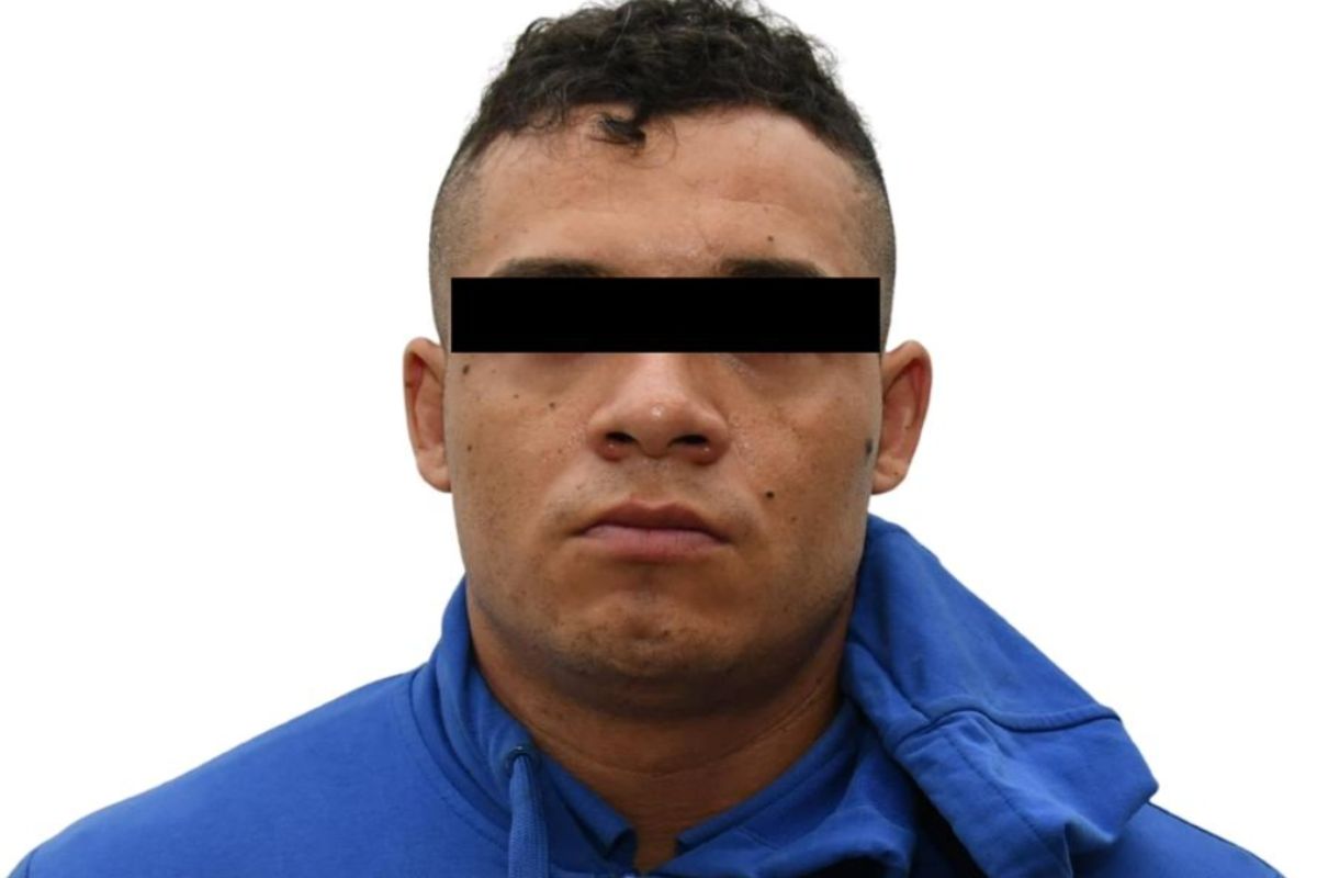 Detienen a 'El Deivid', presunto líder de 'La Chokiza', en el AICM