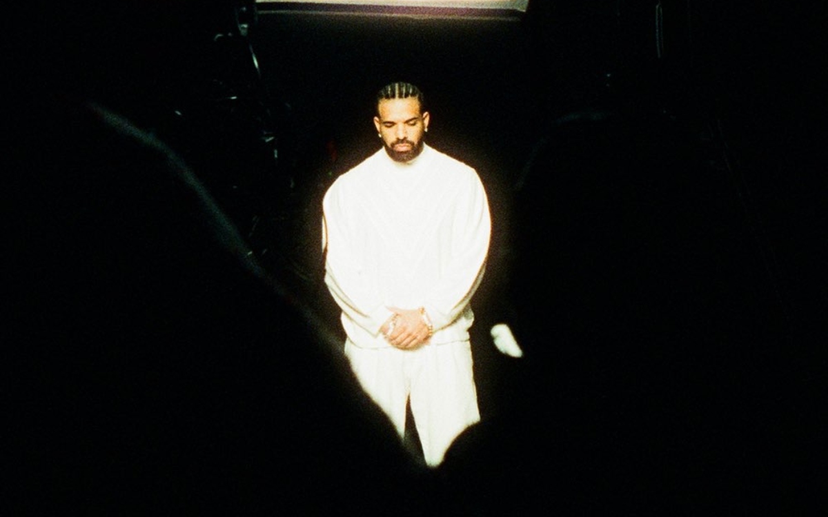 Drake sorprende al publicar simultáneamente tres álbumes individuales