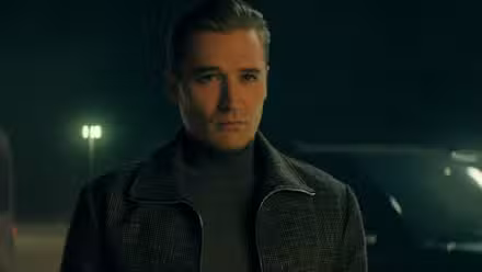 Seth Numrich como Blaine Shaw en The Boroughs en Netflix