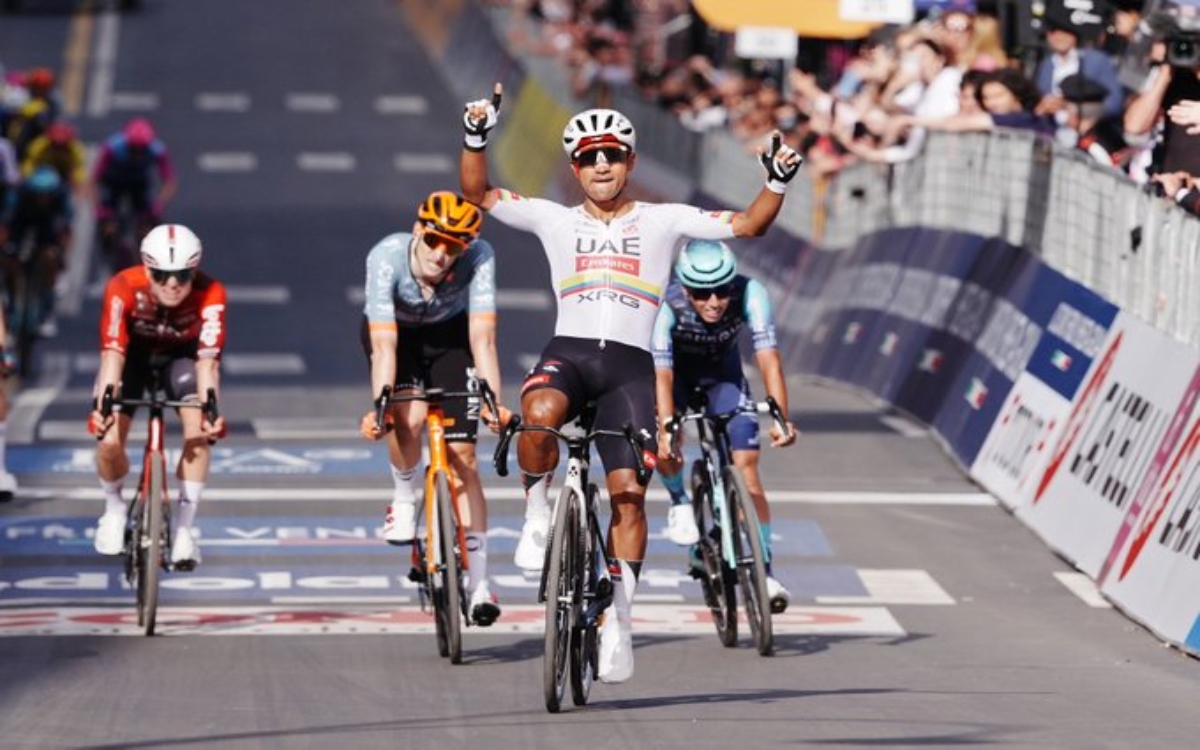 Giro de Italia 2026: Será Adam Yates líder del UAE ante ausencia de Tadej Pogacar e Isaac del Toro