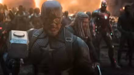 Chris Evans como Capitán América dice Avengers Assemble
