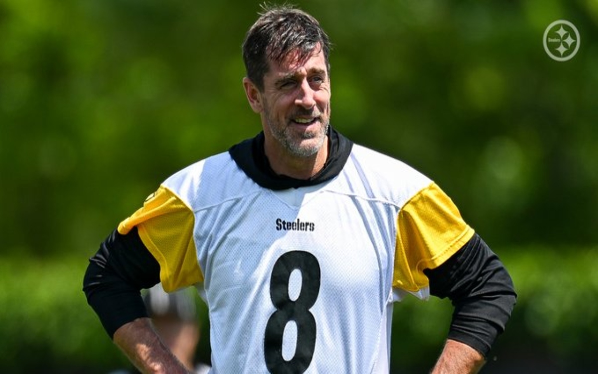 NFL: Aaron Rodgers, de 42 años, renueva una temporada más con Steelers