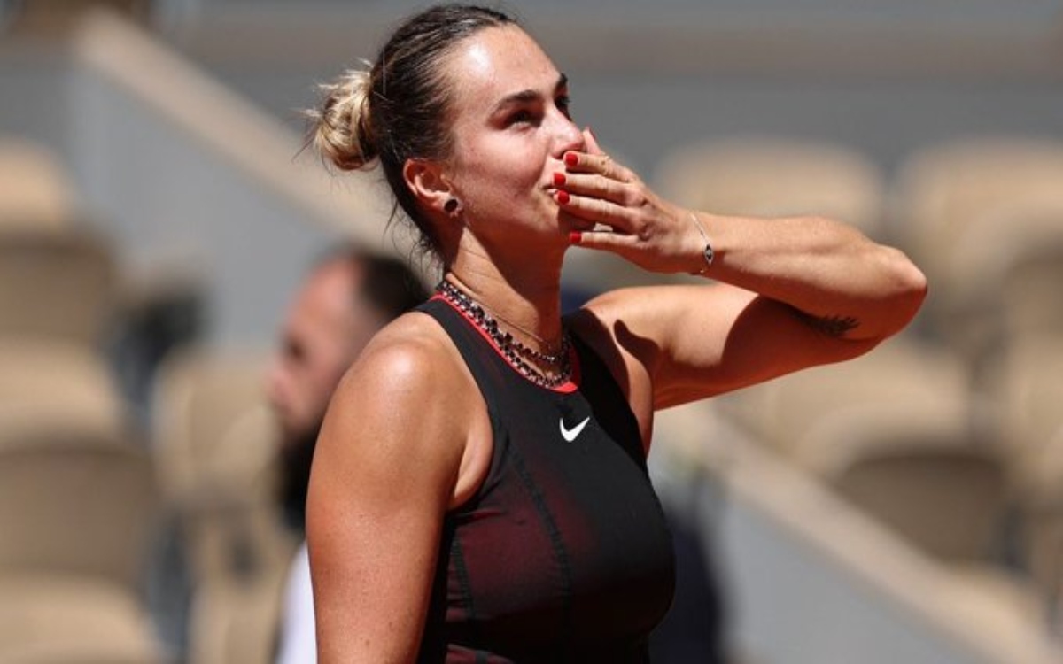 Roland Garros 2026: Responde Sabalenka a las críticas por su collar de diamantes: 'si luzco bien, juego mejor' | Video