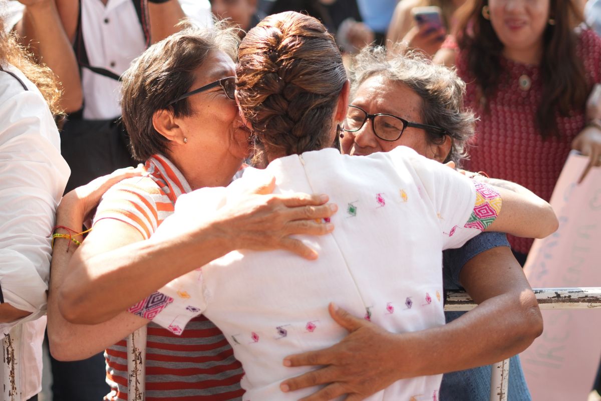 Sheinbaum felicita a las madres mexicanas y pide reconocer los cuidados