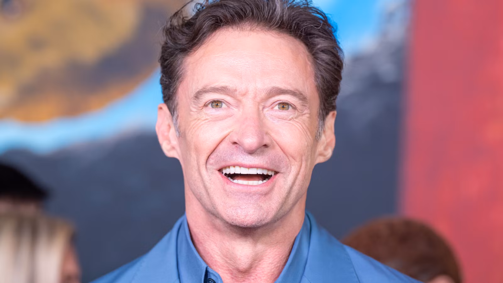 Knives Out se encuentra con Paddington en la comedia de acción casi perfecta de Hugh Jackman
