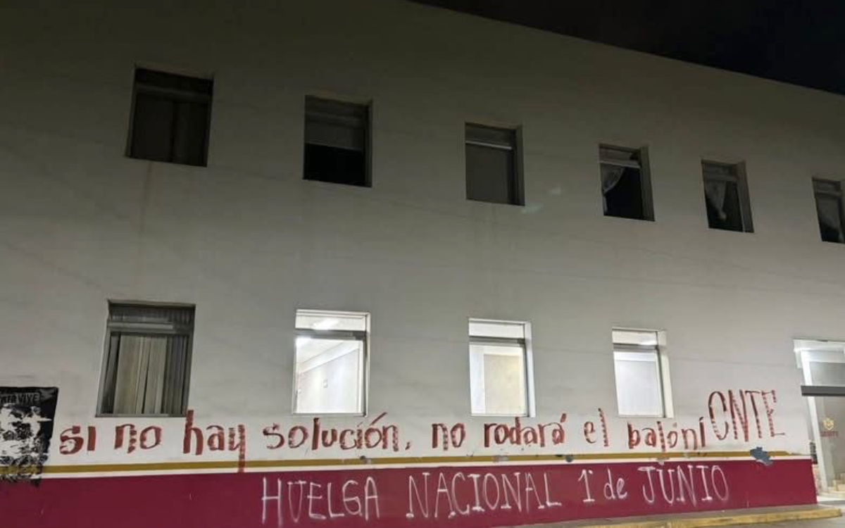 Vandalizan sede de Morena en Oaxaca con mensajes en apoyo a la CNE