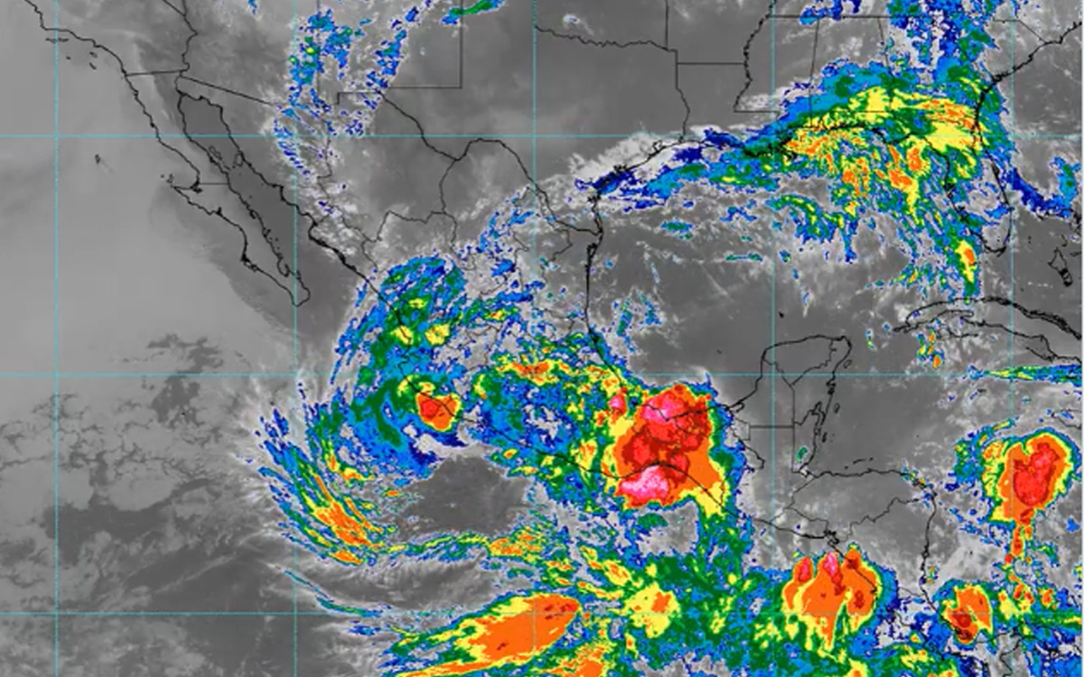 'Boris' toca tierra entre Guerrero y Oaxaca; 'Cristina' continúa lejos de México