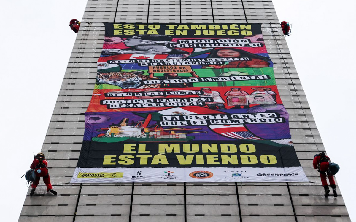 'La pelota vuelve a casa, ¿y nuestros hijos cuándo?' colectivos llevan exigencia por desaparecidos a la Estela de Luz