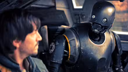 K-2SO y Cassian Andor de Star Wars: Rogue One mirándose