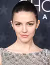 Foto de cabeza de Ella Hunt