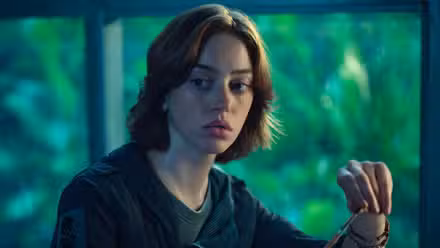 Lily Newmark como Nibs en Alien: Earth