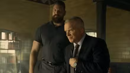 Anthony Michael Hall y Olivier Ritchers en Reacher