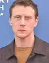 Foto de cabeza de George MacKay