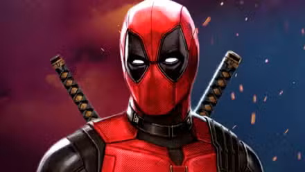 Wade Wilson, también conocido como Deadpool, se encuentra entre nubes de polvo y chispas.