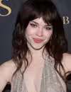 Foto de cabeza de Sophie Thatcher en los premios Astra TV