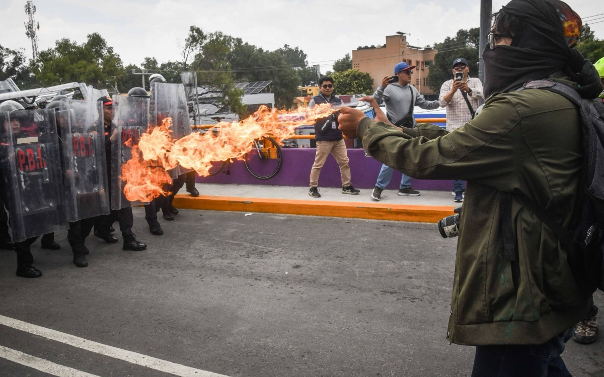 19 detenidos y 11 policías heridos deja inauguración del Mundial en CDMX