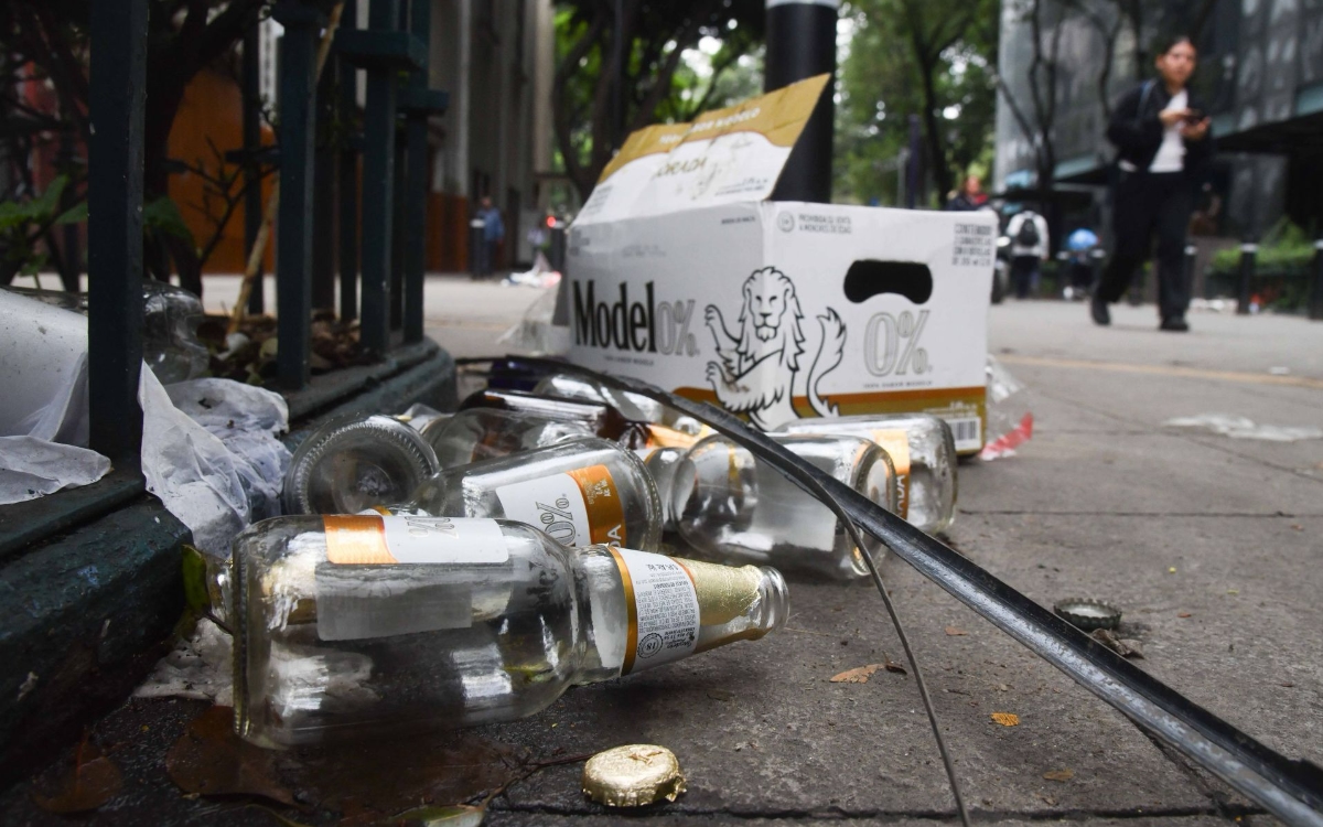 40 toneladas de basura dejó la celebración en el Zócalo y el Ángel por el triunfo de México