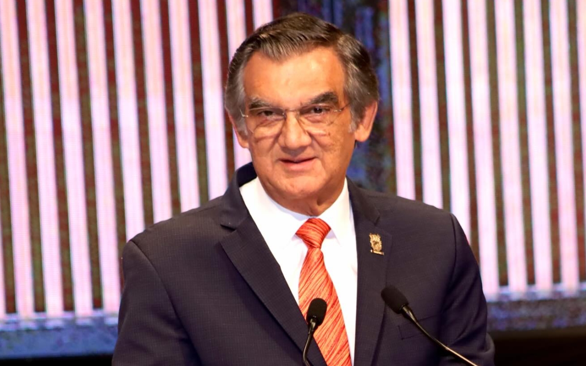 Américo Villarreal muestra su visa y rechaza nexos con el huachicol
