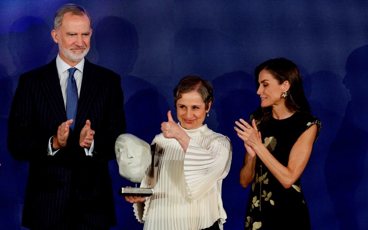 Aristegui Noticias recibe premio de El Confidencial por Televisa Leaks