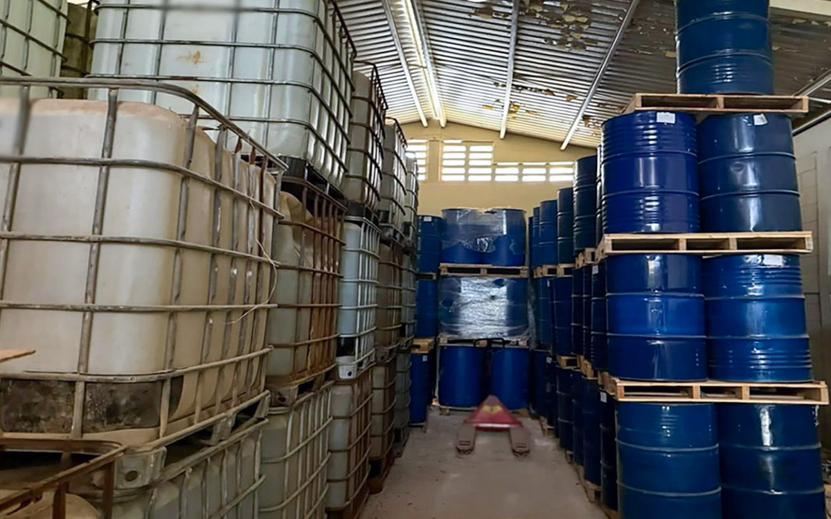 Aseguran 24 mil 400 litros de metanfetamina líquida en Sinaloa; es el mayor del sexenio: Defensa
