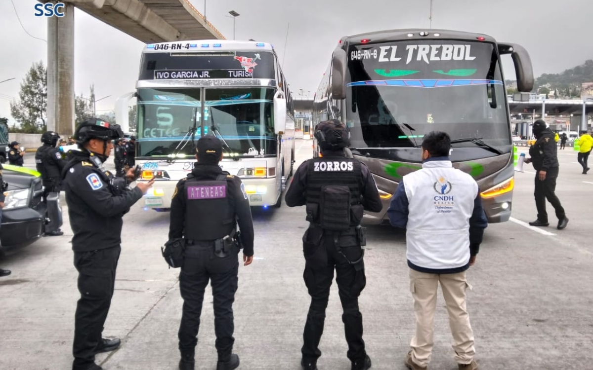 CNTE refuerza plantón con alrededor de mil maestros y normalistas; Brugada dice que 'desarrollo del Mundial está garantizado'