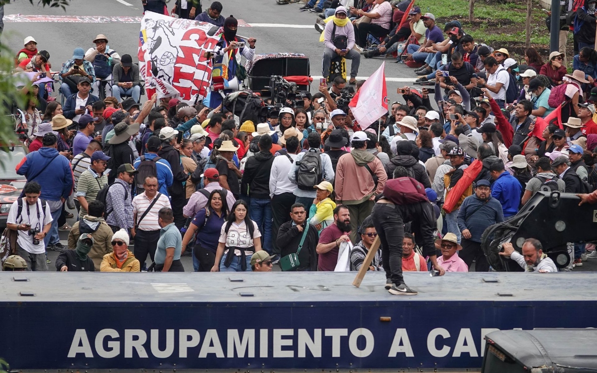 CNTE toma calzada de Tlalpan; paraliza el Tren Ligero a Xochimilco; Brugada suspende 2 actos públicos