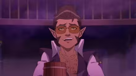 Scanlan sosteniendo una jarra en la temporada 4 de The Legend of Vox Machina