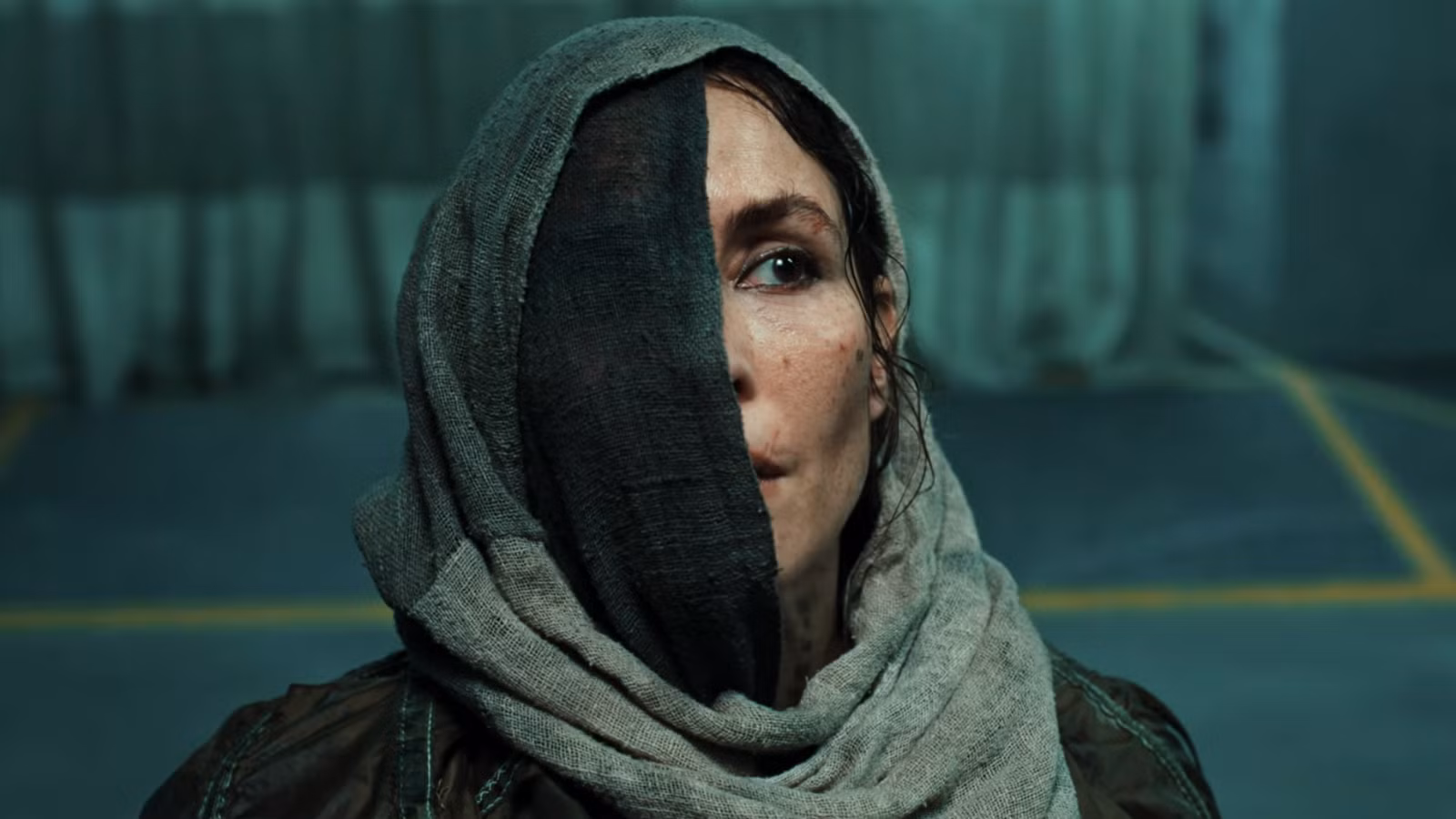 Dune se encuentra con Blade Runner en el primer tráiler de la nueva película de ciencia ficción Hot Spot protagonizada por Noomi Rapace