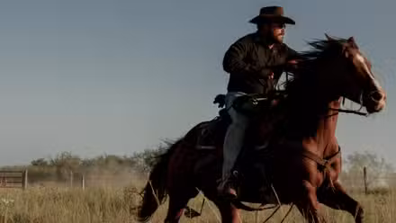 Cole Hauser como Rip Wheeler en Dutton Ranch temporada 1, episodio 3