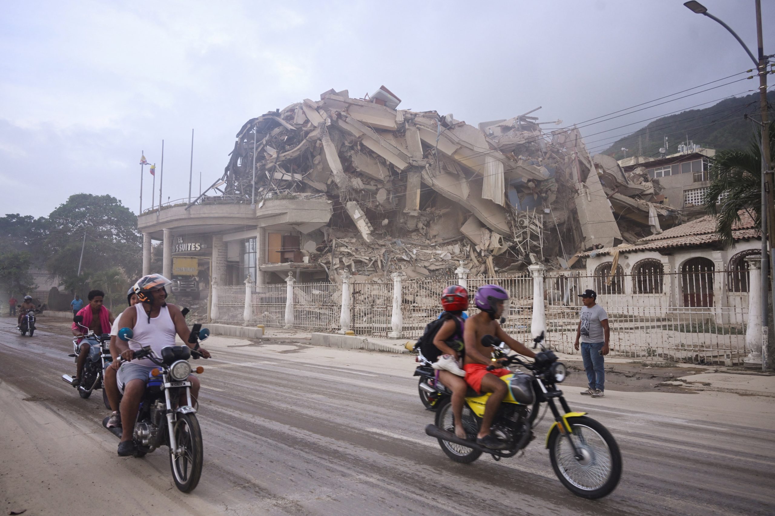 EE.UU. levanta sanciones para permitir transacciones de ayuda a Venezuela por terremotos
