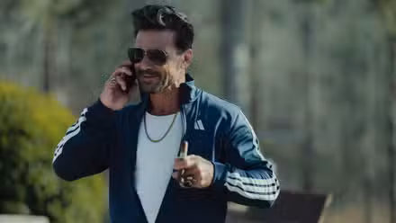 Frank Grillo en chándal en la temporada 3 de Tulsa King