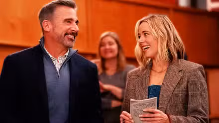 Nick (Steve Carell) y Ginny (Erika Henningsen) riéndose en Las cuatro estaciones
