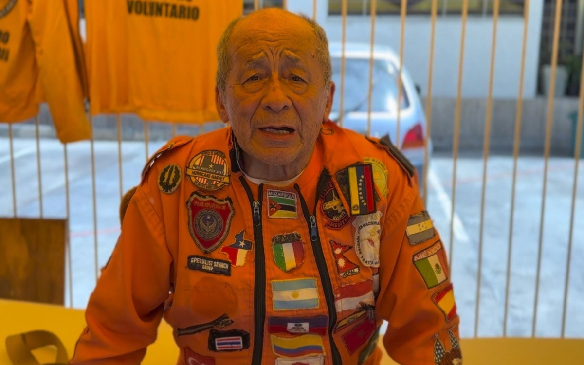 Héctor Méndez, el rescatista mexicano de 80 años que atiende por tercera vez un desastre en Venezuela