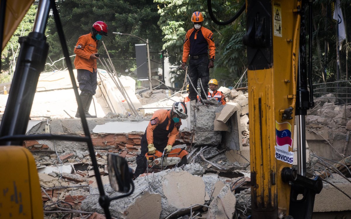 La mañanera de Sheinbaum | México envía rescatistas a Venezuela; busca buena relación con Colombia