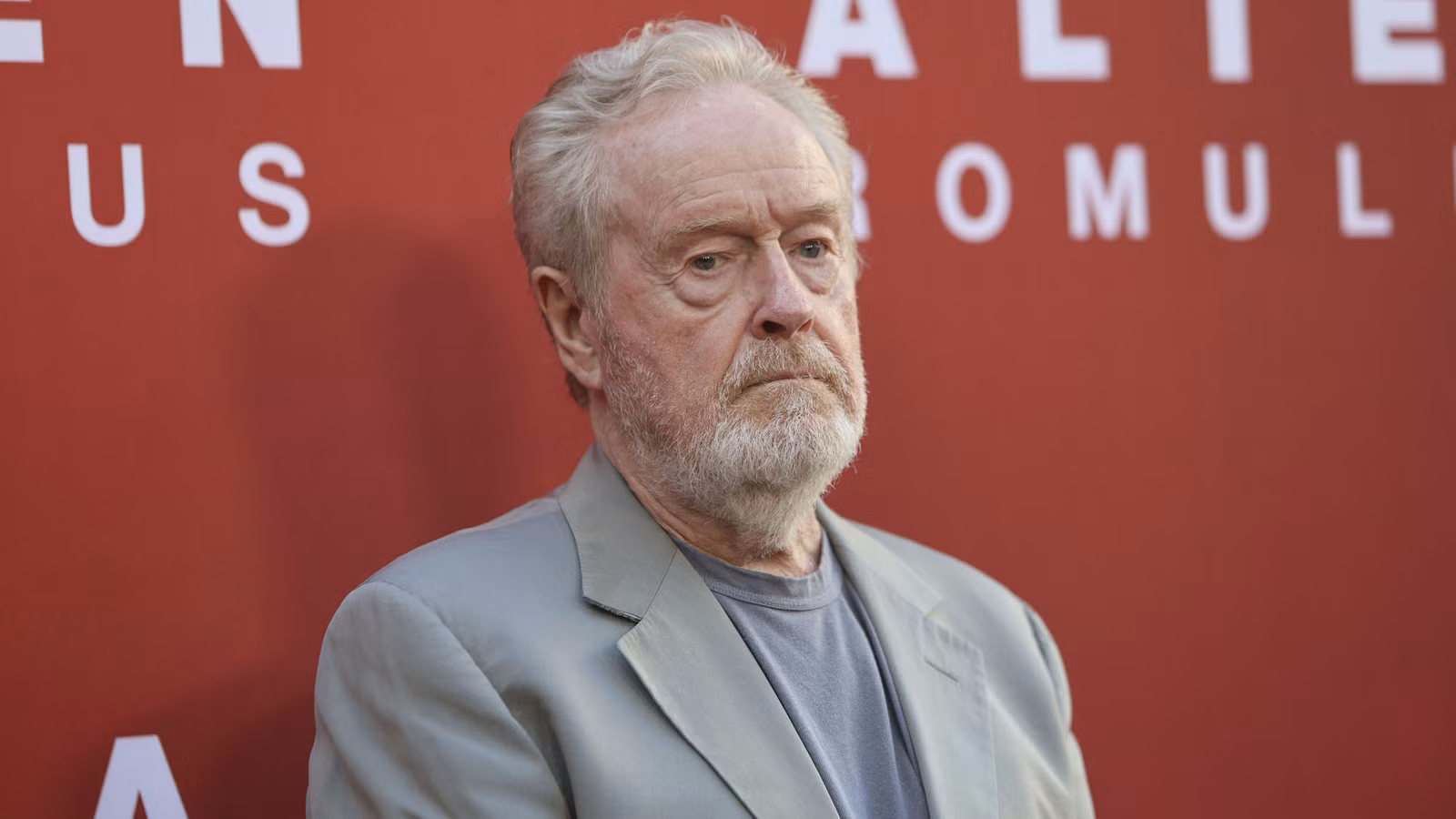 Ridley Scott casi presionó a una de sus nuevas estrellas de ciencia ficción para que sacara “la mierda” de la película de 2026